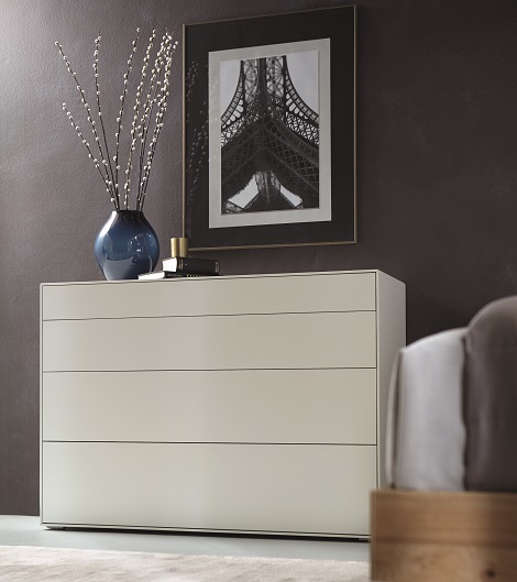 huelsta_LUNIS_commode 4 laden,ladekast,kast met laden, lak wit, hoogglans,hulsta,beuken,eiken,noten,kersen,dealer slaapkenner theo bot